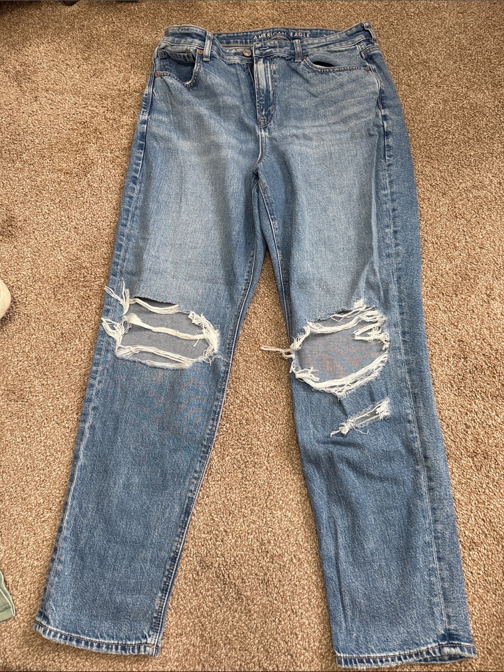 American Eagle Outfitters mom jeans distressed